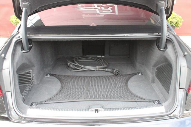 Audi A8 60 TFSI 450PK e-HYBRID QUATTRO PRO LINE | PANORAMISCH SCHUIF/KANTEL DAK | STUUR/STOEL VERWARMING | ELEKTRISCH BEDIENBAAR STUURKOLOM | SFEER VERLICHTING | COMFORT HOOFDSTEUNEN | LICHTMETALEN VELGEN 20" | BANG & OLUFSEN SOUND SYSTEM | SERVOSLUITING VOOR POR