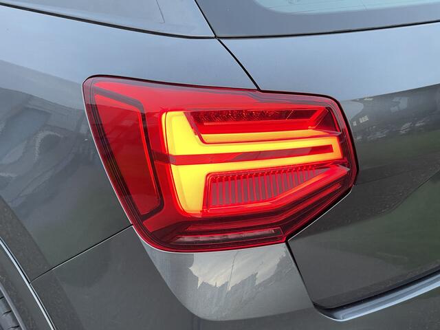 Audi Q2 35 TFSI S-line Black Matrix Sonos Pano