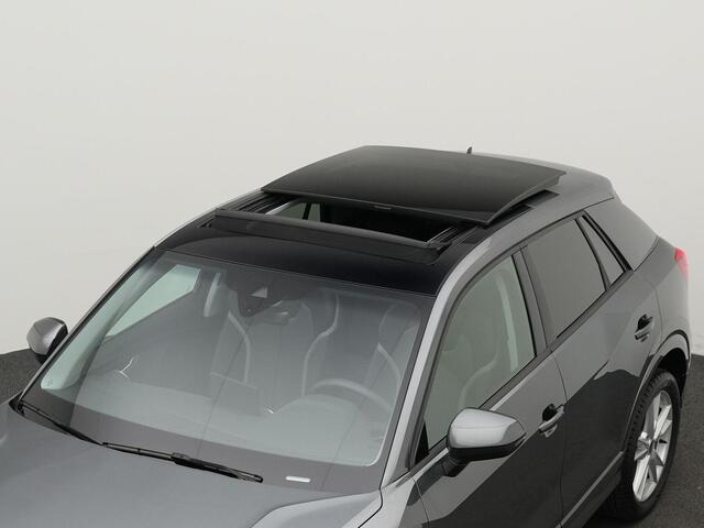 Audi Q2 35 TFSI 150 pk S-tronic S Edition | Panoramadak | Achteruitrijcamera | Stoelverwarming | Carplay | Matrix LED koplampen | 18 inch