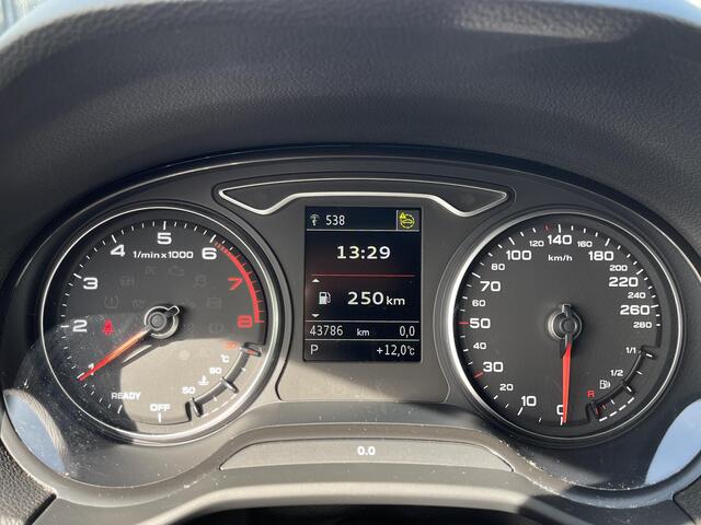 Audi Q2 35 TFSI Advanced Edition 17"/Camera/Adaptieve cruise/PDC v+a/Stoelverwarming/Apple Carplay & Android Auto