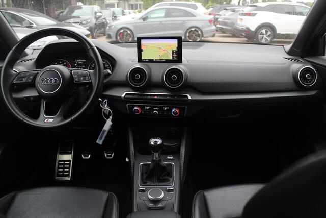 Audi Q2 30 TFSI Sport 3x S-line / Trekhaak / Navigatie / Parkeerhulp achter / 17'' / Getint glas / Cruise Control