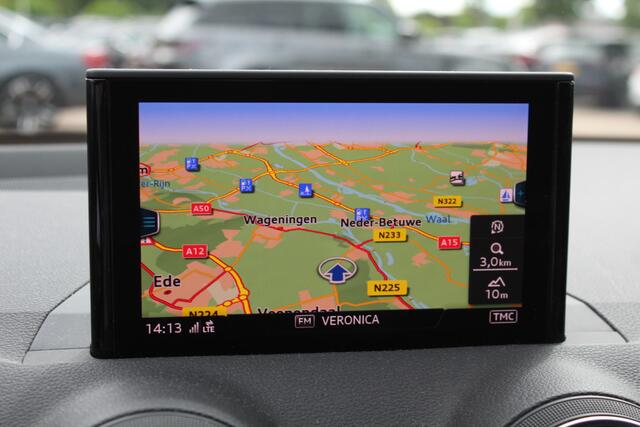 Audi Q2 30 TFSI Sport 3x S-line / Trekhaak / Navigatie / Parkeerhulp achter / 17'' / Getint glas / Cruise Control