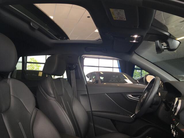 Audi Q2 35 TFSI S-line Black Matrix sfeer Pano