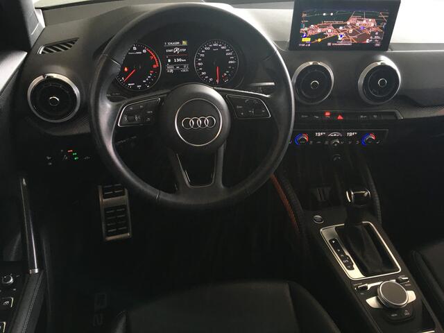 Audi Q2 35 TFSI S-line Black Matrix sfeer Pano