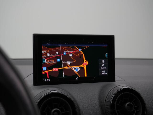 Audi Q2 1.4 TFSI 150 pk S-tronic CoD Ambition / S-Line | Panoramadak | Trekhaak | Navigatie | Stoelverwarming | Parkeersensoren voor/achter