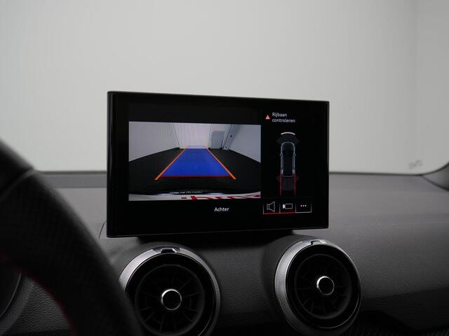 Audi Q2 35 TFSI 150 pk S-tronic S-Line | Trekhaak | Standkachel | Matrix LED | Leder/alcantara | Achteruitrijcamera | Navigatie | Stoelverwarming