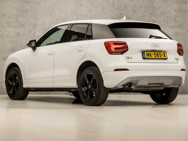 Audi Q2 1.0 TFSI Sport (GROOT NAVI, PLAT SPORTSTUUR, ZWART HEMEL, LED KOPLAMPEN, SPORTSTOELEN, GETINT GLAS, PARKEERSENSOREN, CLIMATE CONTROL, NIEUWSTAAT)