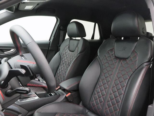 Audi Q2 35 TFSi 150 Pk Automaat S-Line | Sonos Audio | Volledig Leder met Rode Stiksels | Digitaal Dashboard | CarPlay | Zwarte Hemel | Stoelverwarming | Trekhaak | 18 Inch | 5.506 Km!!