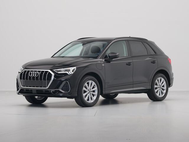 Audi Q3 45 TFSI e 245 pk S line edition Panoramadak Navi Parking plus Camera
