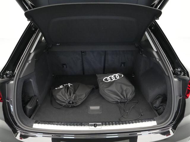 Audi Q3 45 TFSI e 245 pk S line edition Panoramadak Navi Parking plus Camera