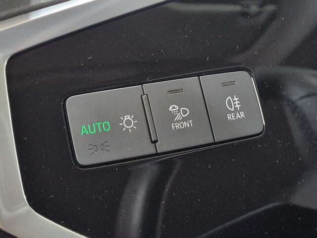 Audi Q3 35 TFSI 150pk S-Tronic S-Line | Camera | Leder/alcantara, Cruise control