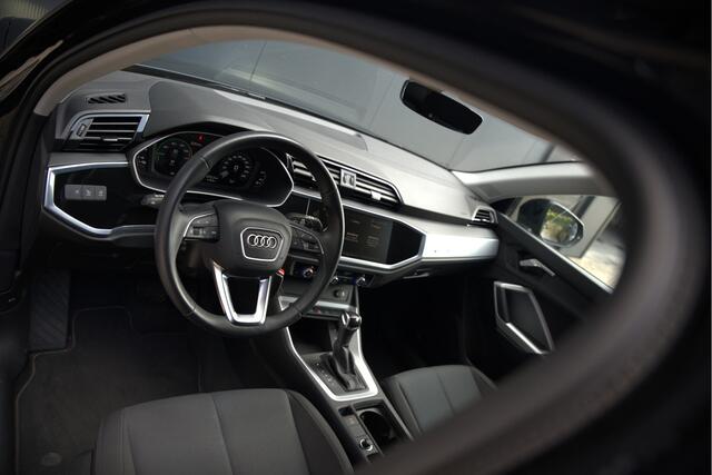Audi Q3 45 TFSI e Advanced edition | Navigatie | Stoelverwarming | Parkeersensoren | Black Edition | Adaptive Cruise Control | DAB | Apple Carplay | Automaat | Digital Dash | LED | Elektrische Achterklep | Dodehoekdetectie