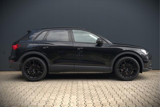 Audi Q3 45 TFSI e Advanced edition | Navigatie | Stoelverwarming | Parkeersensoren | Black Edition | Adaptive Cruise Control | DAB | Apple Carplay | Automaat | Digital Dash | LED | Elektrische Achterklep | Dodehoekdetectie