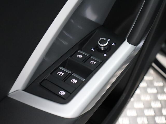 Audi Q3 Sportback 35 TFSI S Edition Competition S-Line (Elek. Trekhaak / Pano / ACC / Navi / Carplay)