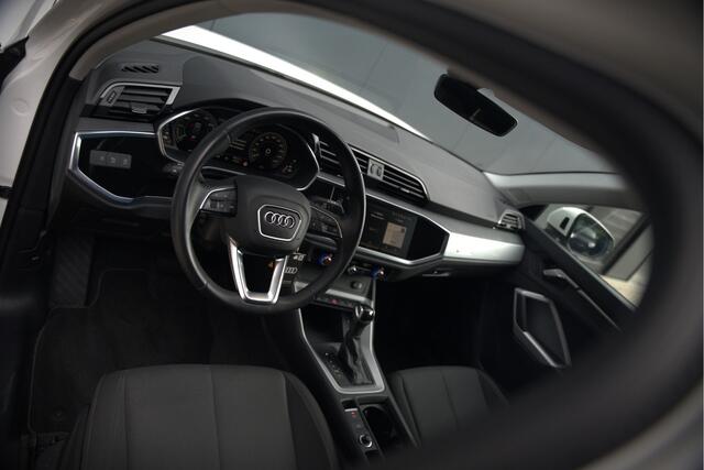 Audi Q3 45 TFSI e Advanced edition | Navigatie | Stoelverwarming | Parkeersensoren | Black Edition | Cruise Control | DAB | Navigatie | Automaat | Digital Dash | LED | Elektrische Achterklep | Dodehoekdetectie