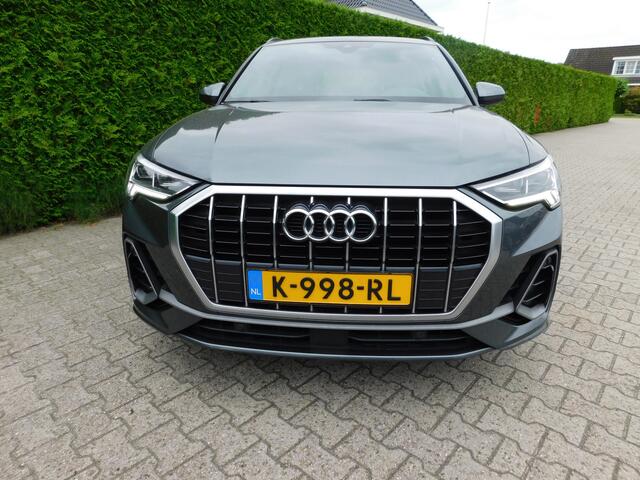 Audi Q3 35 TFSI 2X S edition, Carplay, Pdc