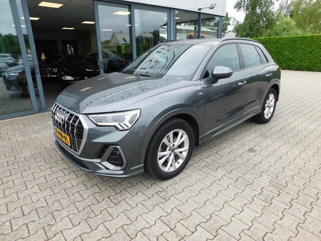 Audi Q3 35 TFSI 2X S edition, Carplay, Pdc