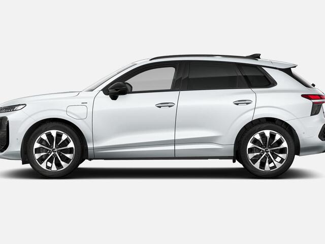 Audi Q3 1.5 200kW e-hybrid S edition 272 PK · Panorama-glasdak · Techniekpakket plus · Optiekpakket zwart-glanzend