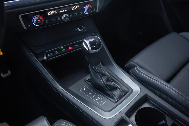 Audi Q3 45 TFSI e S edition ,Trekhaak, S-Line, Achteruitrijcamera, Stoelverwarming,