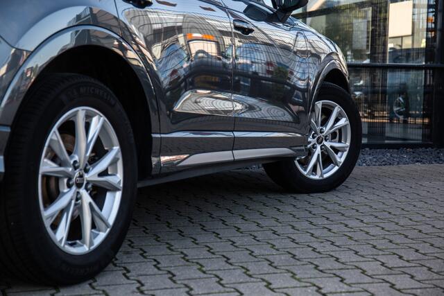 Audi Q3 45 TFSI e S edition ,Trekhaak, S-Line, Achteruitrijcamera, Stoelverwarming,