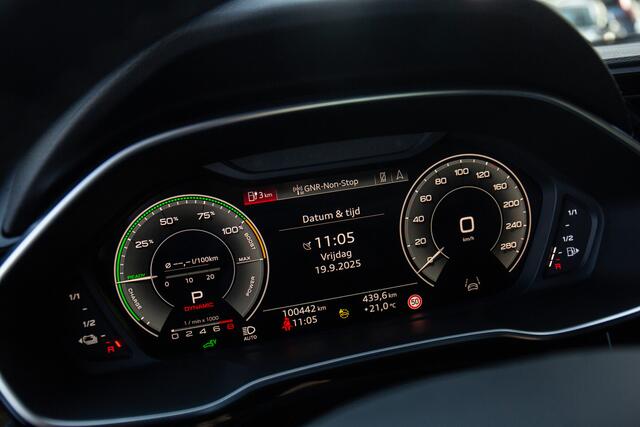 Audi Q3 45 TFSI e S edition ,Trekhaak, S-Line, Achteruitrijcamera, Stoelverwarming,