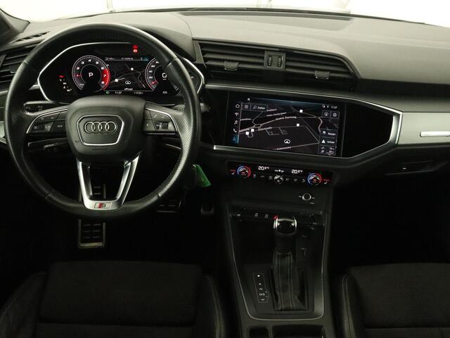 Audi Q3 35 TFSI S Line | Panoramadak | Stoelverwarming | Adaptive cruise | Camera | Carplay | Virtual Cockpit | Navigatie | Sportstoelen | Half leder | Climate control | Virtual Cockpit