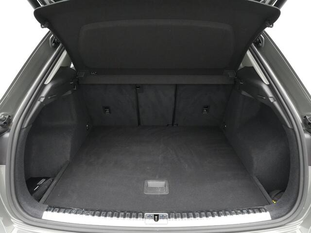 Audi Q3 35 TFSI 150pk Edition S line Navigatie dig display privacy glass