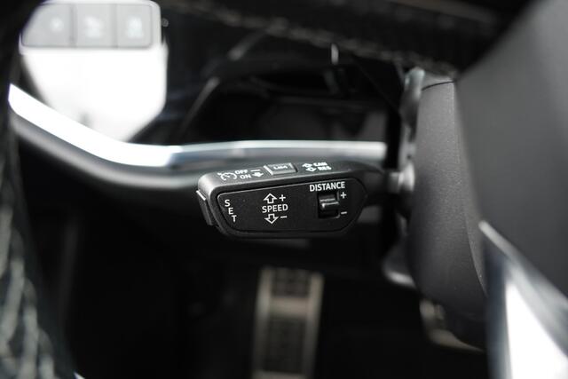 Audi Q3 45TFSIe/245pk S-Line|2023|20"Blackstyle|Matrix-LED|Keyless|Optik Schwarz|Cruise+ACC|Blindspot|El.stoelverstelling