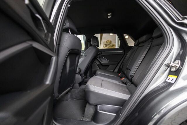 Audi Q3 35 TFSI S edition | Camera | NL Auto | Stoelverwarming