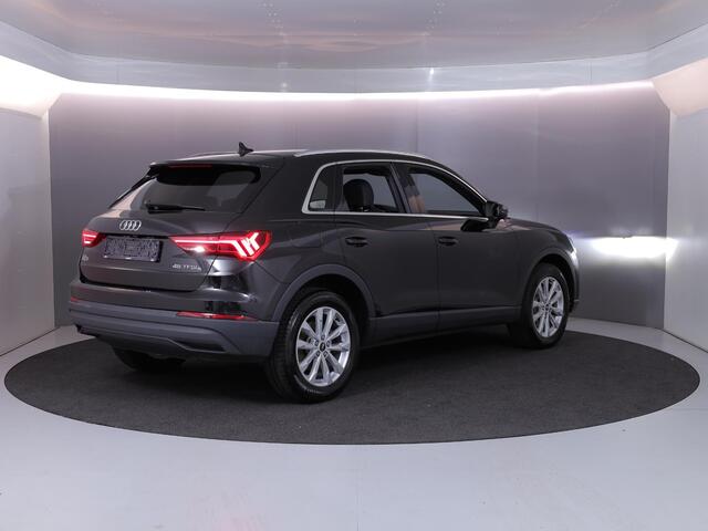Audi Q3 45 TFSI e Business Edition 245 pk S-tronic | Navigatie | Parkeersensoren | Achteruitrijcamera | Adaptieve cruise control | Stoelverwarming | S-Line interieur |