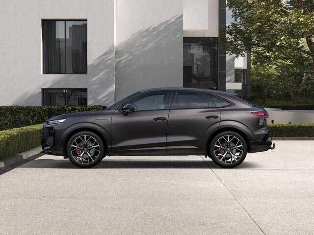 Audi Q3 Sportback S edition e-hybrid | 272 PK Sportback | Madeirabruin Mateffect | Privacyglass | Tech Pro pakket | 20 inch | Zwart optiek