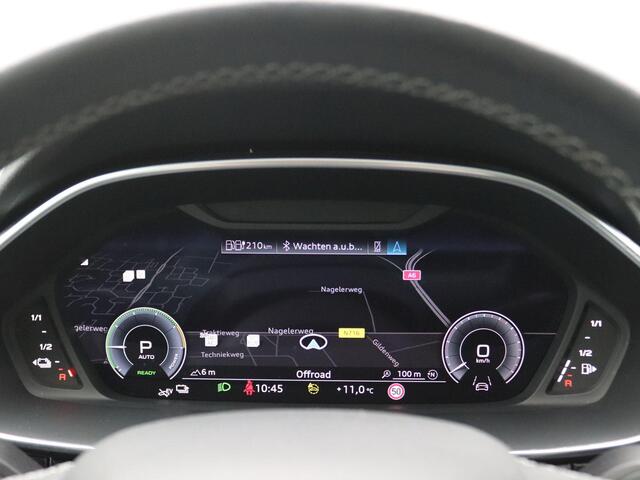 Audi Q3 Sportback 45 TFSI e S Edition 245PK S-Tronic Pano-Schuifdak, SOH 89%, Trekhaak, PDC voor en achter, Stoelverwarming, 19" LM Velgen, Navi, Clima