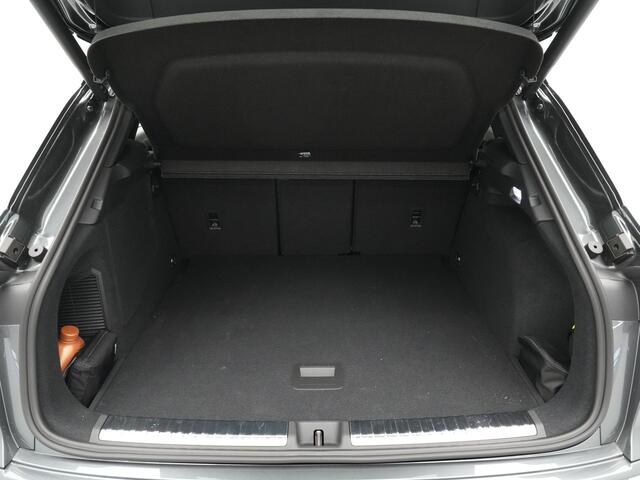 Audi Q3 1.5 200kW e-hybrid S edition Adapt. cruise Dodehoeksens. Verw. stoelen Camera Leder