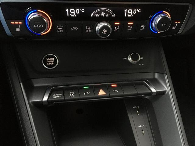 Audi Q3 Sportback 45 TFSIe S-line Black Pano Audi Sport