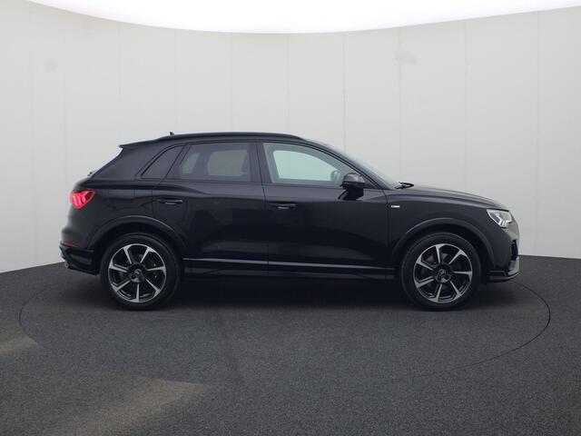 Audi Q3 45 TFSIe 180kW/245PK S Line · Apple/Android Car Play · Elektrische stoelverstelling · Leder · Trekhaak