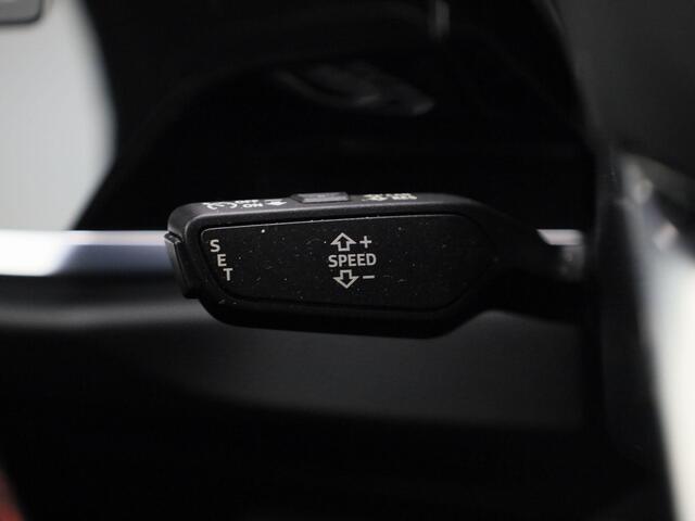 Audi Q3 45 TFSIe 180kW/245PK S Line · Apple/Android Car Play · Elektrische stoelverstelling · Leder · Trekhaak