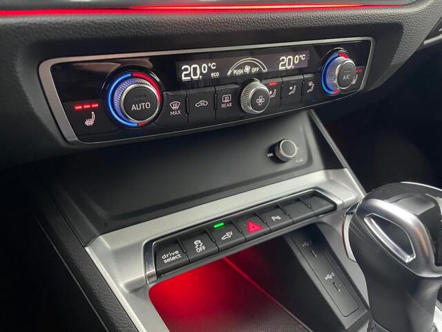 Audi Q3 45 TFSI e S-line, Luxe ambianceverlichting, Stoelverwarming, Leder, Hybride, Digitaal dashboard
