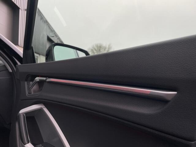 Audi Q3 45 TFSI e S-line, Luxe ambianceverlichting, Stoelverwarming, Leder, Hybride, Digitaal dashboard