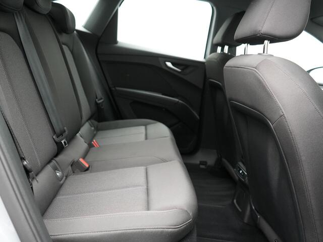 Audi Q4 Sportback E-Tron 35 Edition 55 kWh Electrisch 170pk Dealer O.H INCL BTW Adaptive Cruise | Camera | Verwarmde Stoelen | Virtual | Front Assist | Navigatie | DAB |