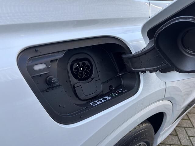 Audi Q4 Sportback e-tron S edition Competition e-tron 45 82 kWh 210 kW / 28