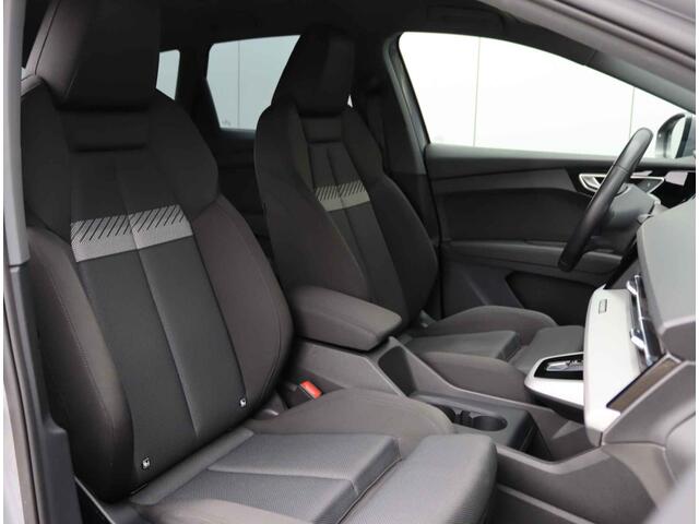 Audi Q4 e-tron 35 Launch edition Advanced Plus 55 kWh / Trekhaak / Panoramadak / Camera / Navigatie / 19'' / Matrix LED / Stoelverwarming / Warmtepomp / DAB / ACC