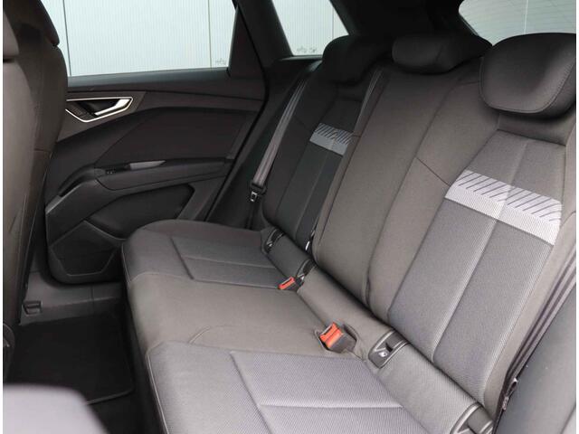 Audi Q4 e-tron 35 Launch edition Advanced Plus 55 kWh / Trekhaak / Panoramadak / Camera / Navigatie / 19'' / Matrix LED / Stoelverwarming / Warmtepomp / DAB / ACC