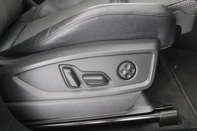 Audi Q5 Sportback 55 TFSIe 367pk 2x S-Line Camera Stoelverwarming Panoramadak Virtual Cockpit