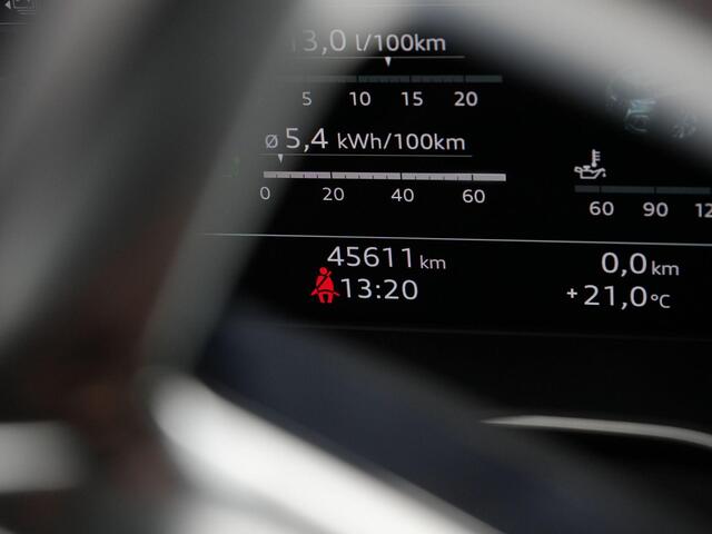 Audi Q5 50 TFSI e 299 pk S-tronic quattro S edition | Panoramadak | Leder/alcantara | Matrix LED | Achteruitrijcamera | Stoelverwarming