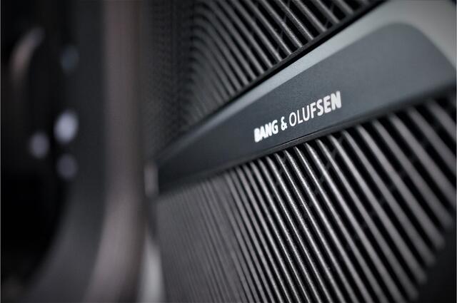 Audi Q5 2.0 TFSI quattro Launch Edition | Bang & Olufsen | Panoramadak | Stoelverwarming | Luchtvering | RS Stoelen | Adaptive Cruise Control | B&O | Elektrische Stoelen | Camera | Dodehoekdetectie | Keyless