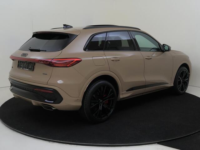 Audi Q5 2.0 TFSI e-hybrid quattro S edition Competition | Luchtvering | 21 inch lm velgen | Panoramadak | Lederen bekleding | Head-Up display