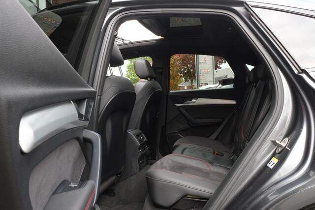 Audi Q5 Sportback 55 TFSI e S edition Competition Luchtvering, Trekhaak, Panoramadak, Achteruitrijcamera, Keyless entry