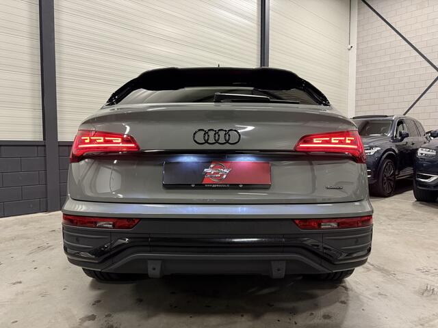 Audi Q5 Sportback 55 TFSI e S-Line PANO/LUCHTVERING/TREKHAAK/B&O/HEAD-UP/360CAMERA/21" AUDI SPORT/ACC/SFEER/LEER-SPORT/MASSAGE+MEMORY/BLACK-OPTIC/QUANTUMGRAU/NIEUWPRIJS ¤ 101.453,-