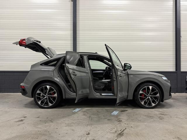 Audi Q5 Sportback 55 TFSI e S-Line PANO/LUCHTVERING/TREKHAAK/B&O/HEAD-UP/360CAMERA/21" AUDI SPORT/ACC/SFEER/LEER-SPORT/MASSAGE+MEMORY/BLACK-OPTIC/QUANTUMGRAU/NIEUWPRIJS ¤ 101.453,-