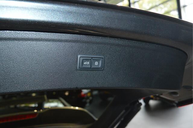 Audi Q5 50 TFSI e 3X S-LINE navi pano trekhaak keyless 19 inch !!